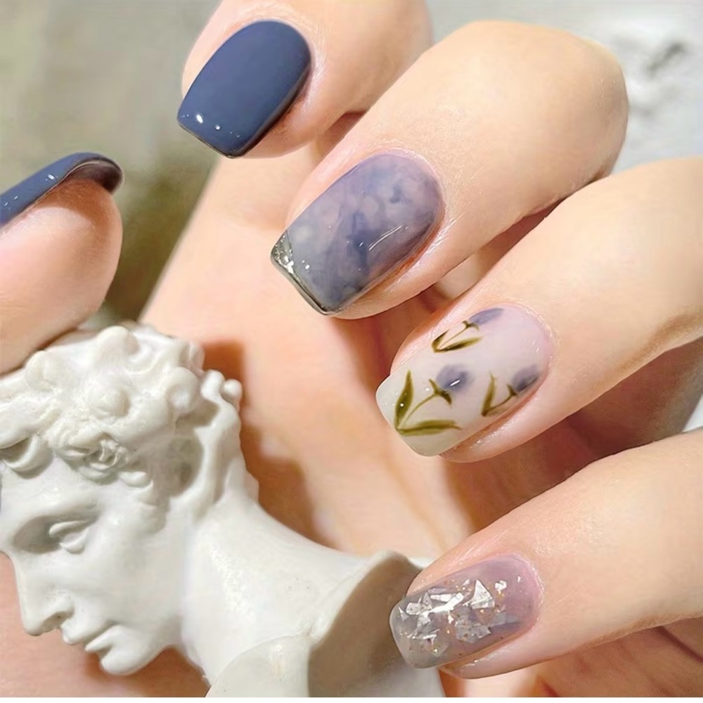 Designer Glossy Finish Floral Accents 24 Pcs Press on Nails Med/Square